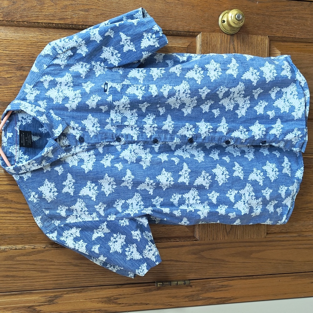 Oakley - Button Down - L - image 1